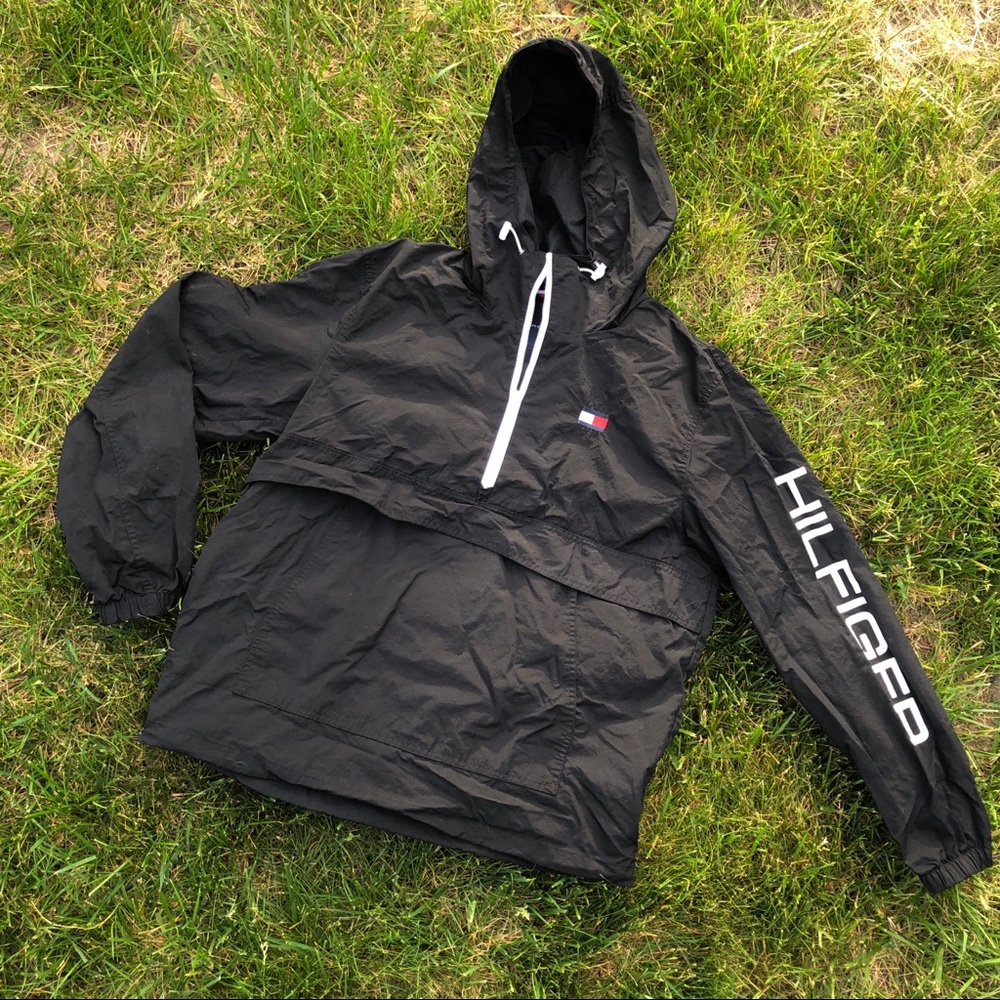 TOMMY HILFIGER BLACK HALF ZIP WINDBREAKER HOODIE